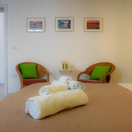 La Casa Al Mare Di Manu アパート Torre San Gennaro